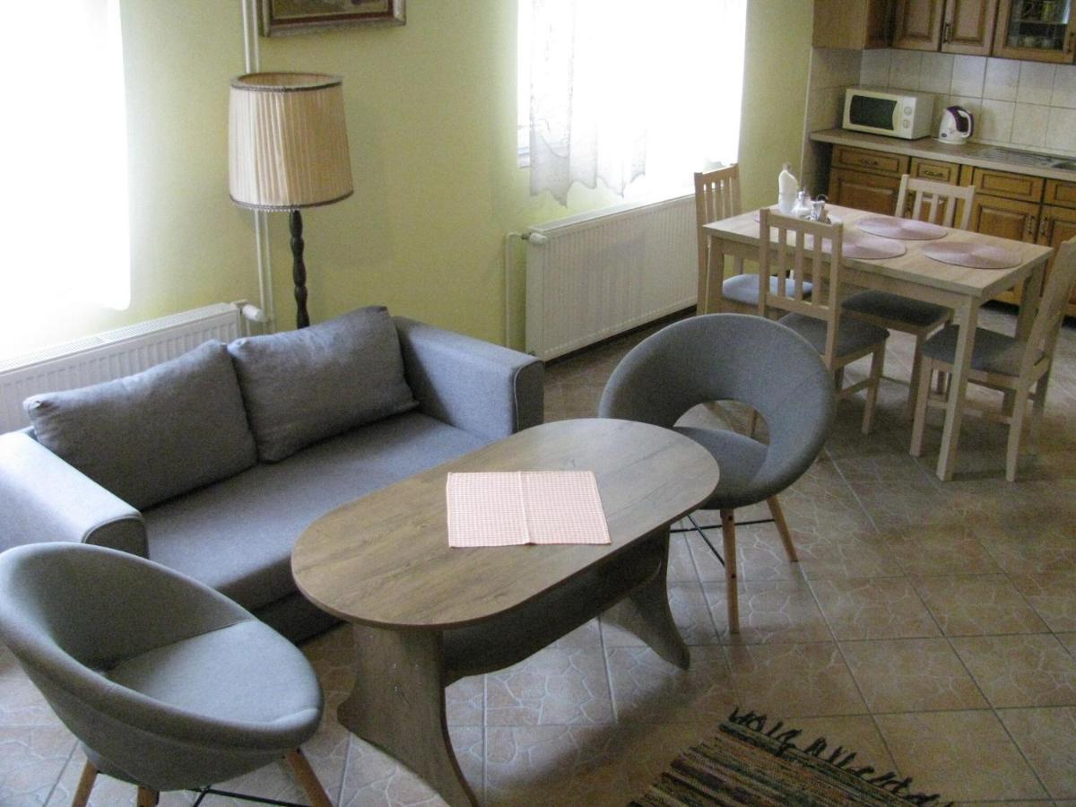 Modern Apartment In Carlsbad With Garden Karlovy Vary Ngoại thất bức ảnh